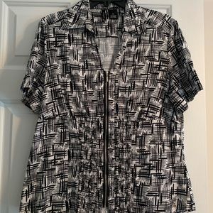 Black and white top with zipper front